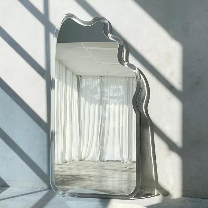 Lighted Acrylic Wall Mounted Magnifying Mirror For Bathroom Vanity 14