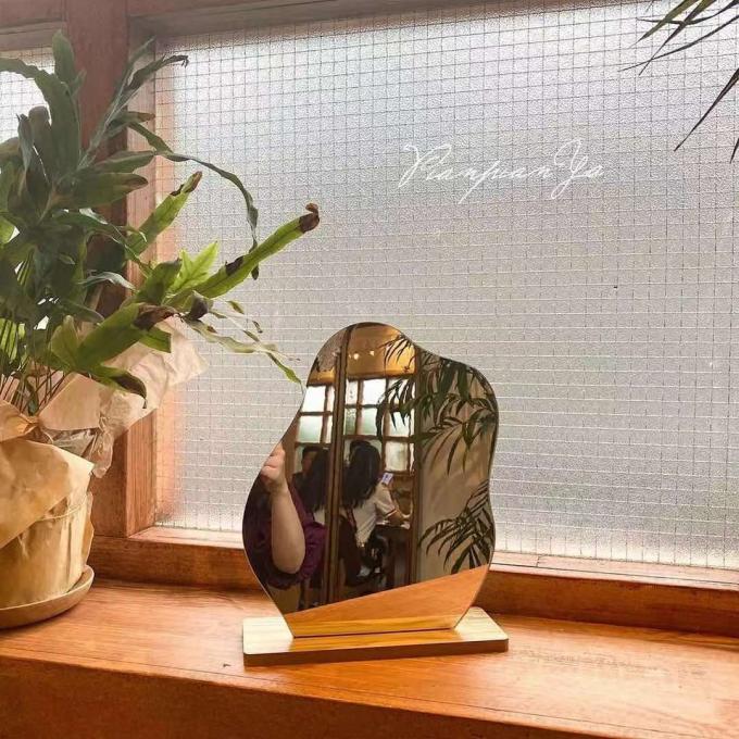 Curvy Portable Lighted Makeup Mirror Wood Stand For Vanity 26