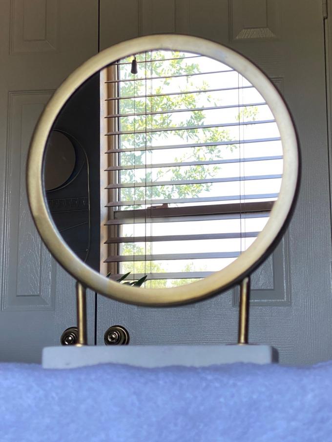 Round Pocket Magnifying Makeup Mirror For Vanity Table Custom 5