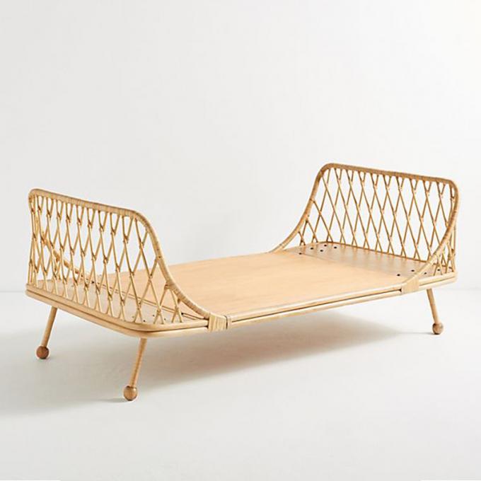 Rattan Cane Double Bed Frame Bedroom Furniture For Hotel Restaurant And Banquet 4