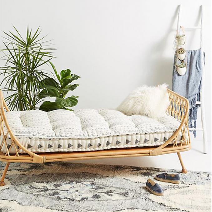 Rattan Cane Double Bed Frame Bedroom Furniture For Hotel Restaurant And Banquet 3