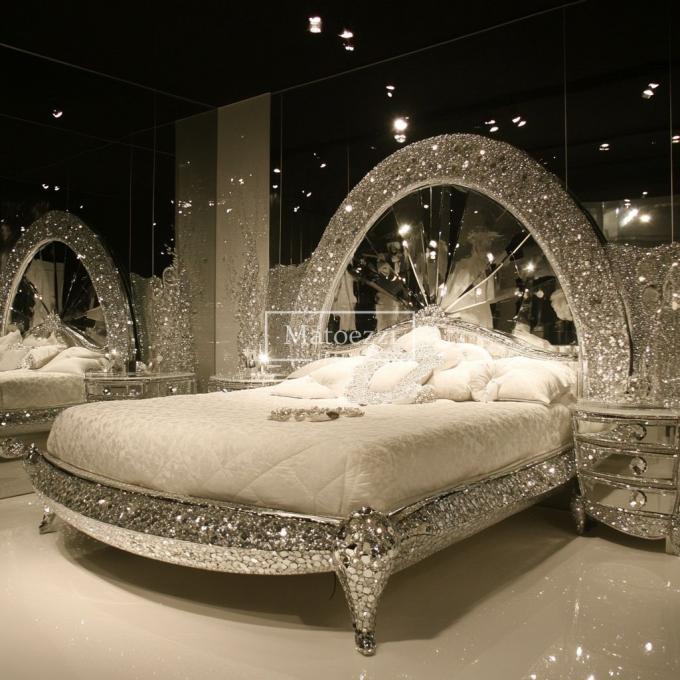 Ubah Kamar Tidur Gaya Modern Inggris Ranjang Ukuran Kingsize Menampilkan Rangka Kayu Kristal Berlian Dan Desain Terbaru 2