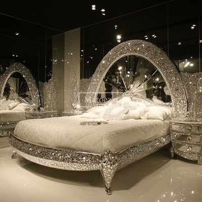 Ubah Kamar Tidur Gaya Modern Inggris Ranjang Ukuran Kingsize Menampilkan Rangka Kayu Kristal Berlian Dan Desain Terbaru