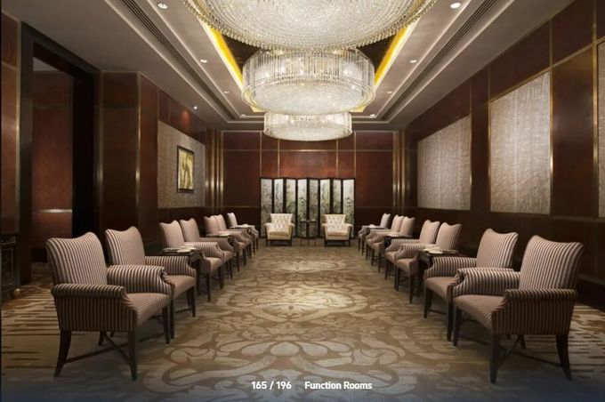 son şirket davası hakkında Shangri-La, zarif odaları ve şehre muhteşem manzarası olan zarif 5 yıldızlı otel.  5