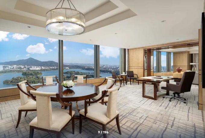 son şirket davası hakkında Shangri-La, zarif odaları ve şehre muhteşem manzarası olan zarif 5 yıldızlı otel.  8